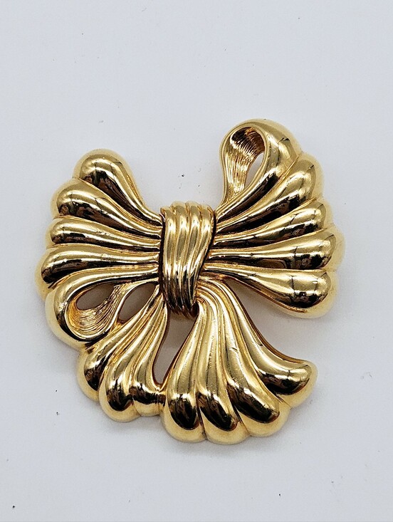 Monet Jewelry - MONET | vintage gold tone bow brooch